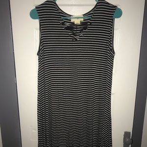 Striped sleeve less dress.